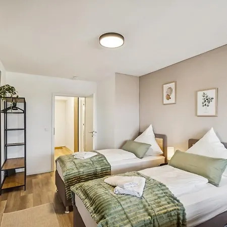 Skyview Mit Balkon & Parkplatz Appartement *