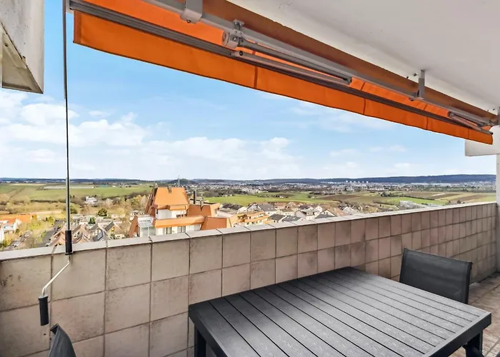 Skyview Mit Balkon & Parkplatz *