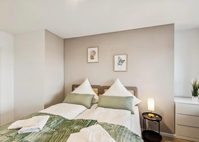 Appartement Skyview Mit Balkon & Parkplatz